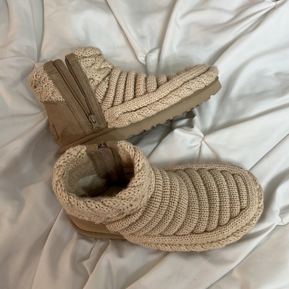 NWOT UGG classic mini chunky knit cardigan beige boots - Picture 3 of 6